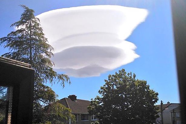 UFOs ‘Aliens are coming!’ UFO hunters mistake bizarre clouds for giant spaceships