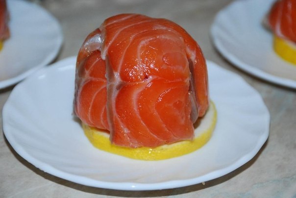 Simple and delicious appetizer with salmon and Philadelphia cheese