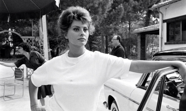 15 astonishing photographs of Sophia Loren never intended for publication