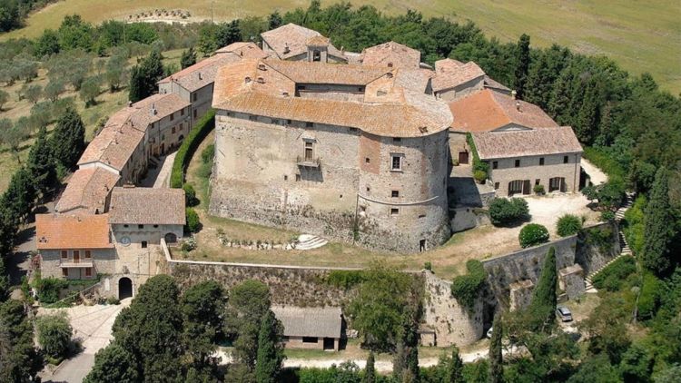 Buy this Italian castle and rule your own kingdom